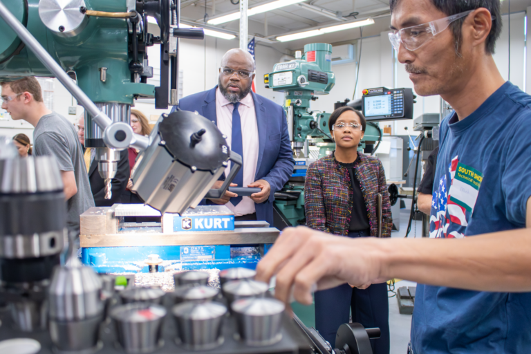 53248565021_de17c0225e_o-768x512