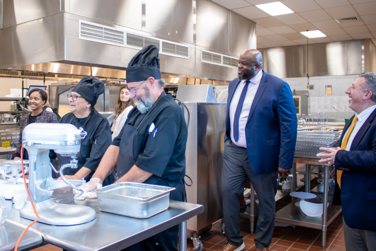 53248570761_11b814e1cc_o-768x512